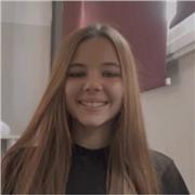 Soy Andrea Jiménez, imparto clases de lengua castellana y literatura, y matemáticas a niños de todas las edades